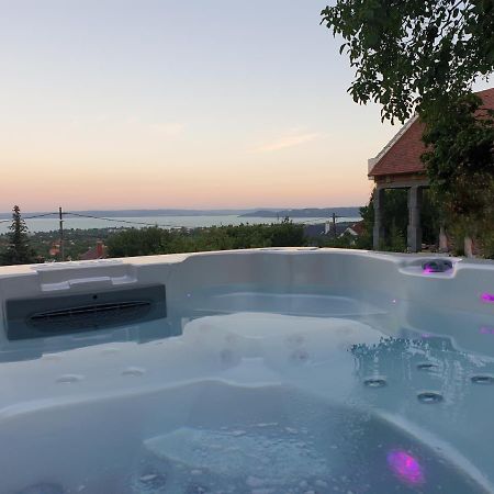 Lakeview Apartments Balatonfuered Exteriör bild
