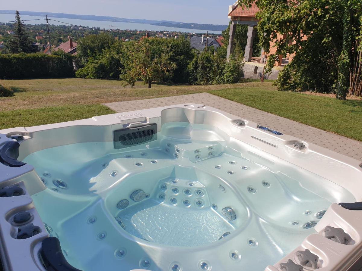 Lakeview Apartments Balatonfuered Exteriör bild