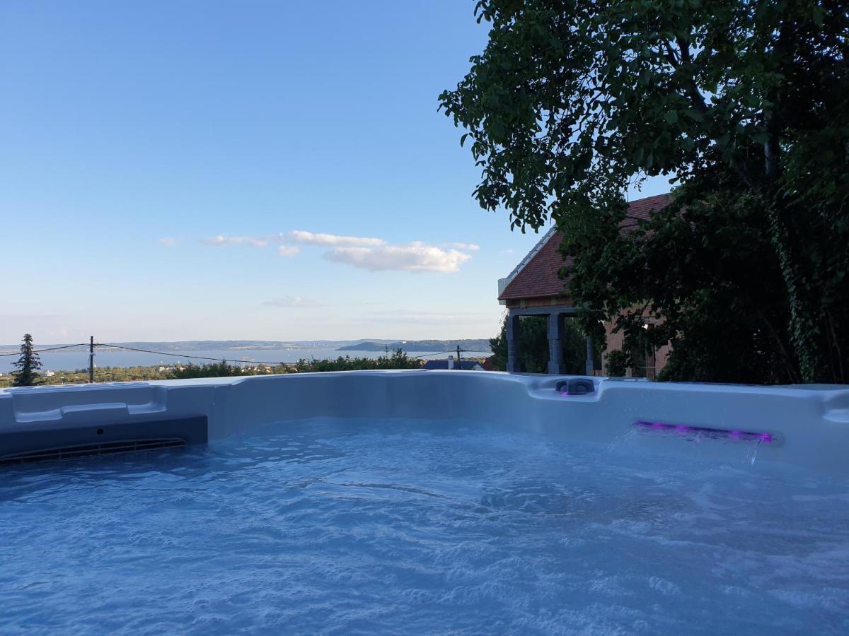 Lakeview Apartments Balatonfuered Exteriör bild