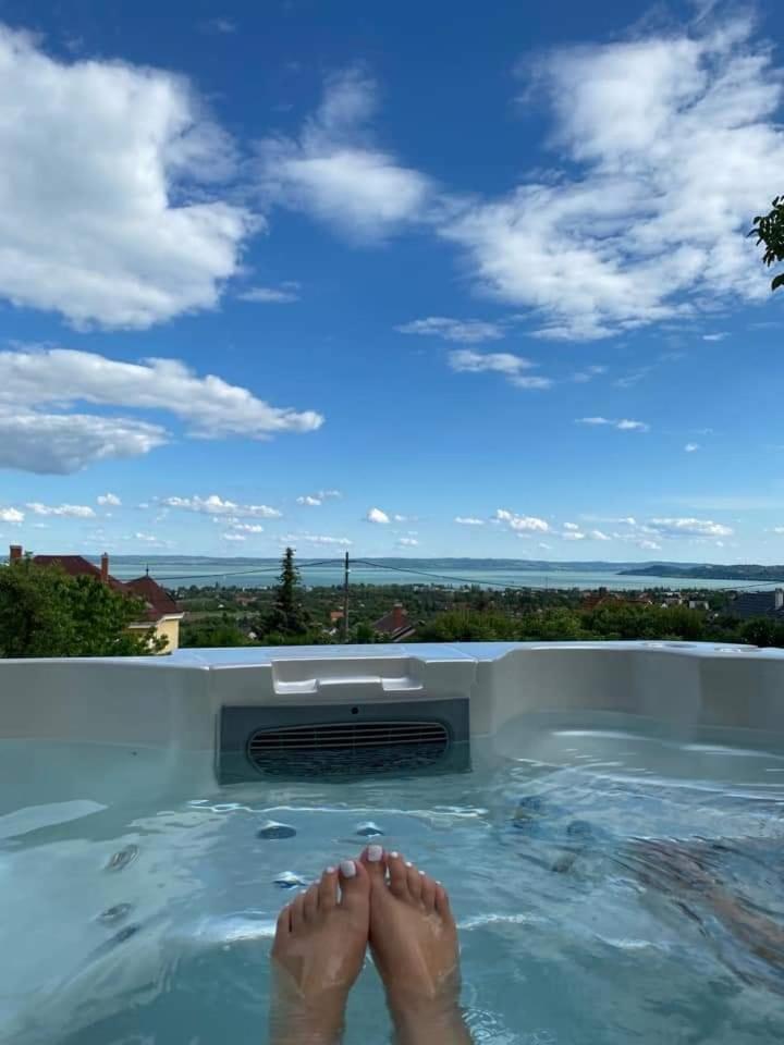 Lakeview Apartments Balatonfuered Exteriör bild