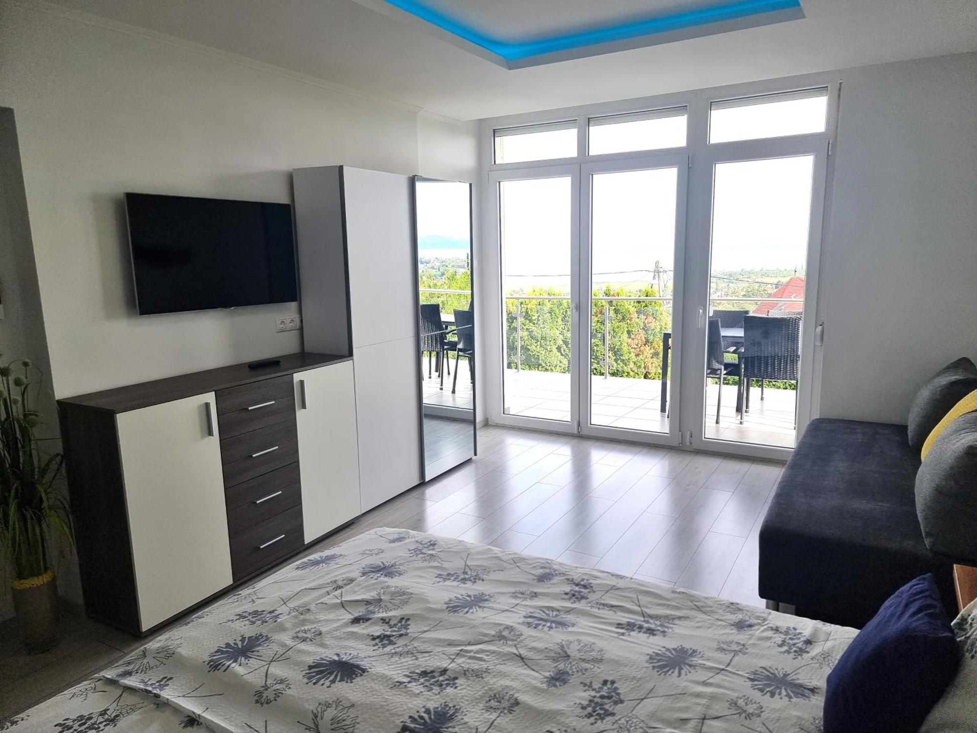 Lakeview Apartments Balatonfuered Exteriör bild