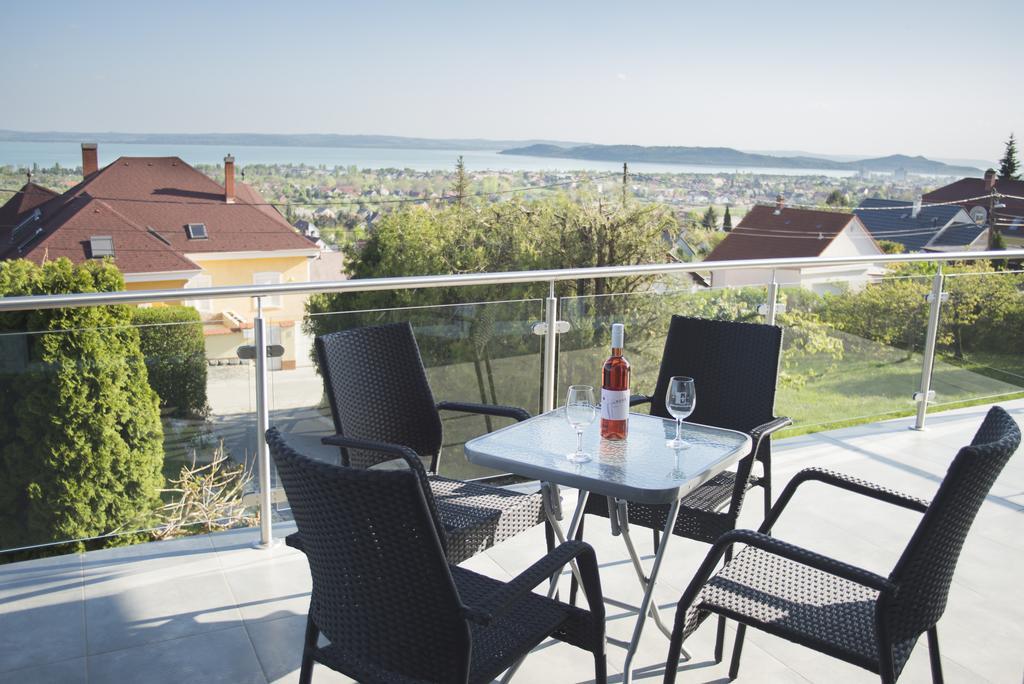 Lakeview Apartments Balatonfuered Exteriör bild