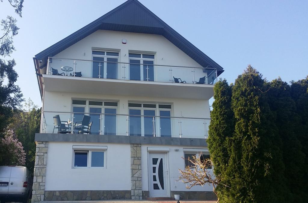 Lakeview Apartments Balatonfuered Exteriör bild
